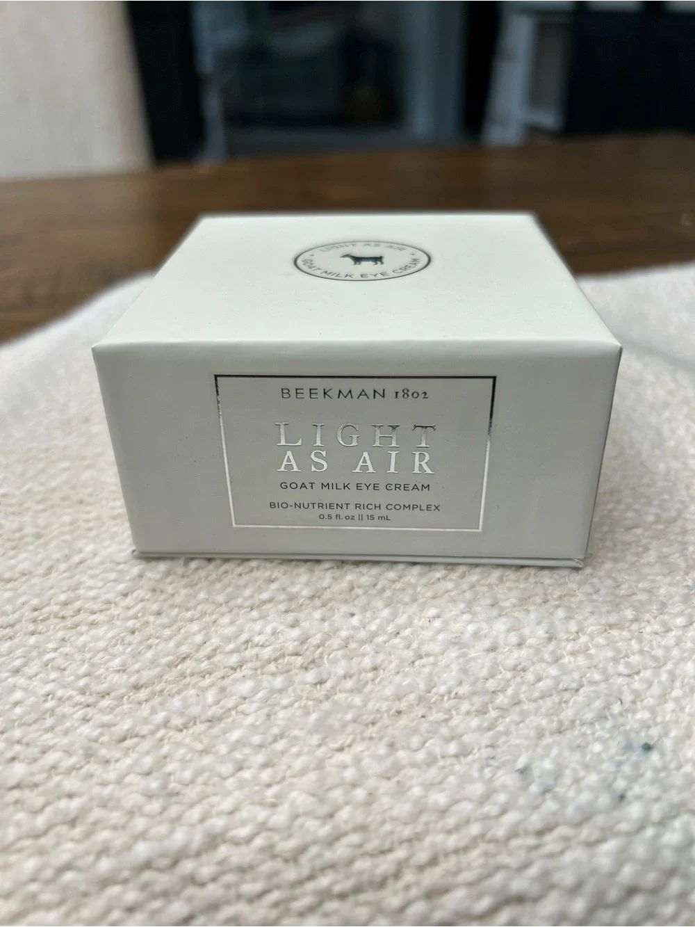 Beekman 1802 Light As Air Eye Cream - Black/White .05 oz